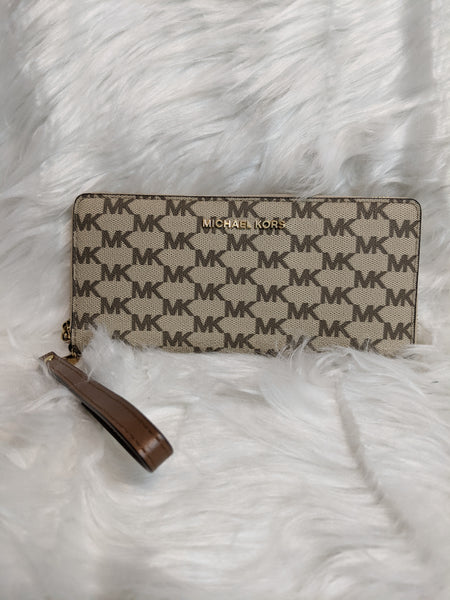 Authentic Michael Kors wallet is 100% genuine leather