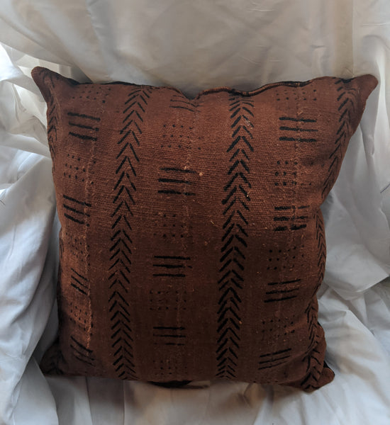 Traditional Authentic Genuine African Mud Cloth Pillow 3. Design one side and other side plain black No two pieces of mud cloth are exactly alike, but the exact patterns vary from one piece to the next rust brown